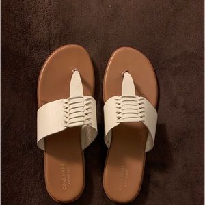 COLE HAAN SIZE 10 CREAM & TAN SANDALS